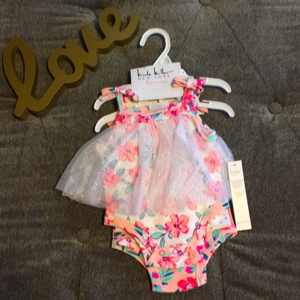 Nicole Miller baby 4 piece set